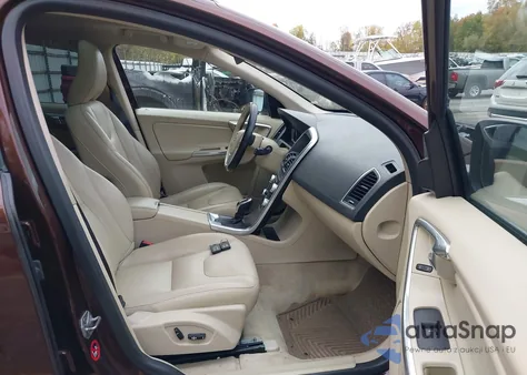 2015 Volvo Xc60 T5/T5 Premier из США, поврежденный, VIN YV4612RKXF2632215